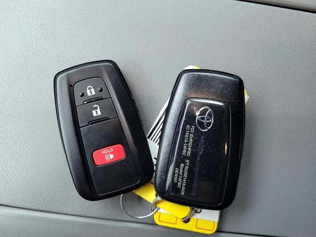 Photo of 2021 Gray Toyota Highlander