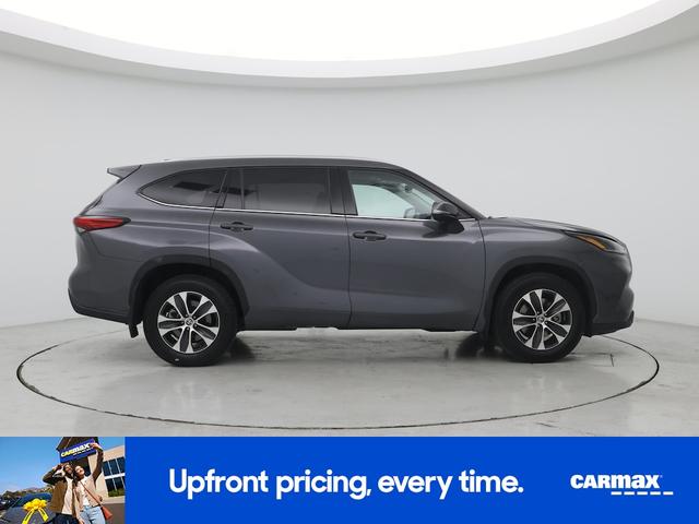 Photo of 2021 Gray Toyota Highlander