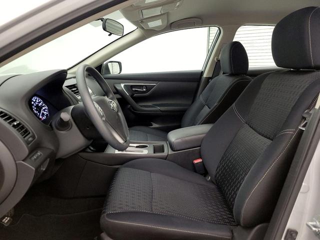 Photo of 2016 Silver Nissan Altima