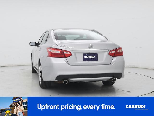 Photo of 2016 Silver Nissan Altima