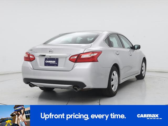 Photo of 2016 Silver Nissan Altima