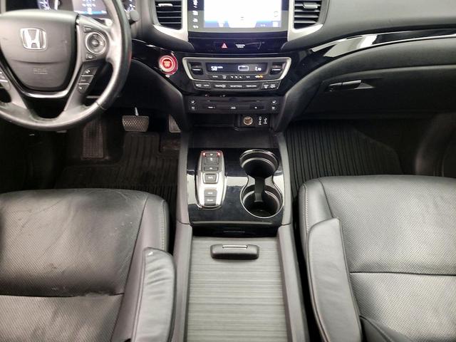 Photo of 2017 Black Honda Pilot