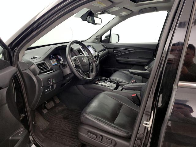Photo of 2017 Black Honda Pilot