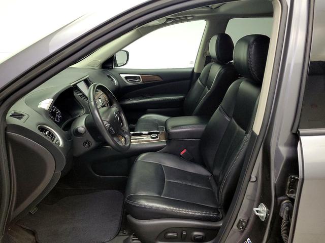 Photo of 2017 Silver Nissan Pathfinder