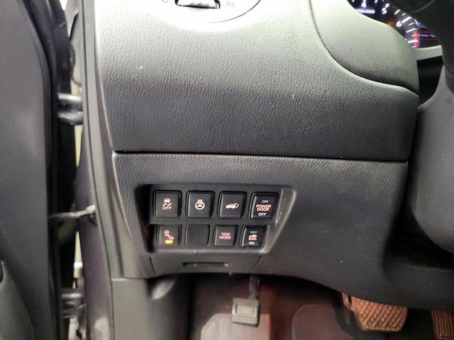 Photo of 2017 Silver Nissan Pathfinder