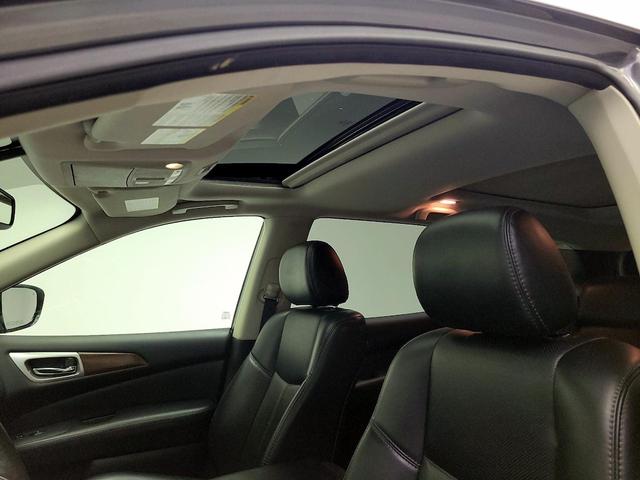 Photo of 2017 Silver Nissan Pathfinder