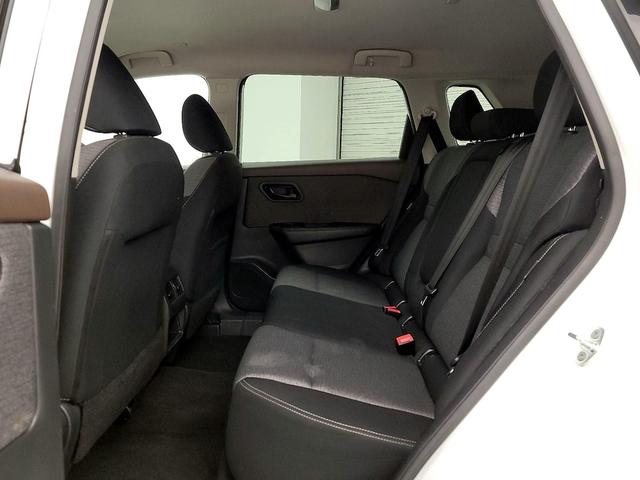 Photo of 2022 White Nissan Rogue