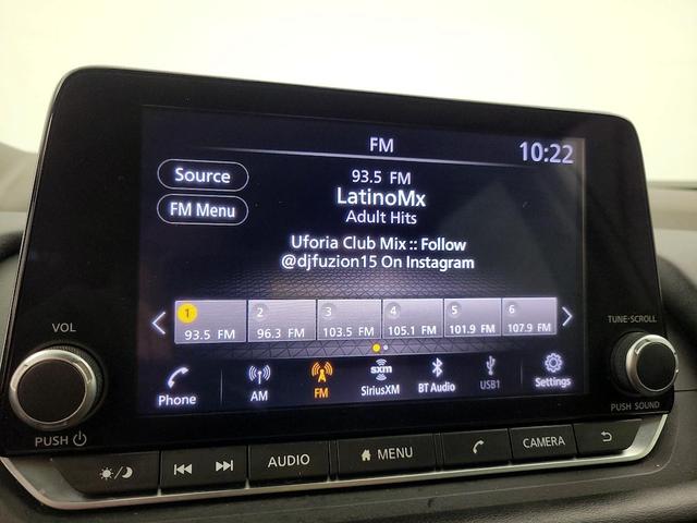 Photo of 2022 White Nissan Rogue