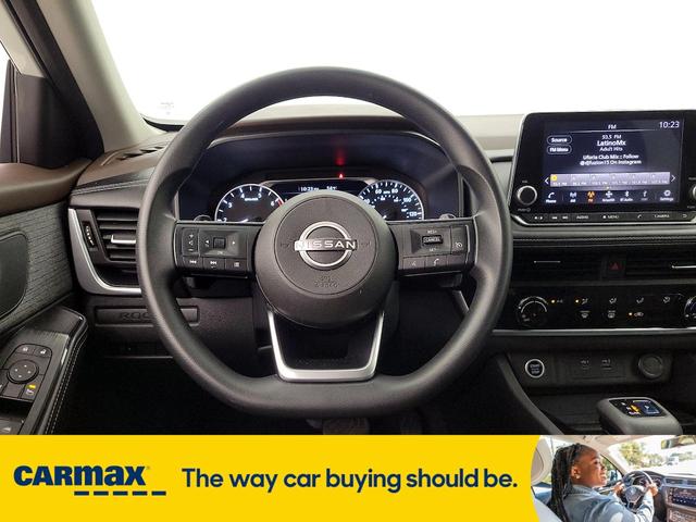 Photo of 2022 White Nissan Rogue