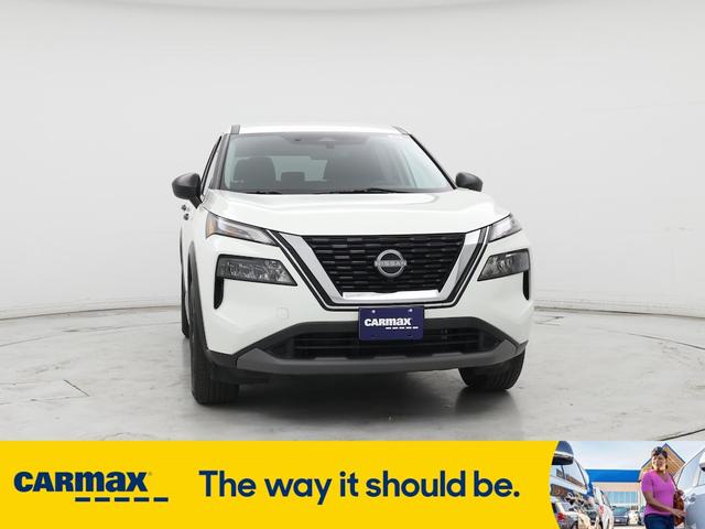 Photo of 2022 White Nissan Rogue