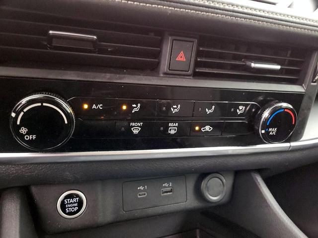 Photo of 2022 White Nissan Rogue