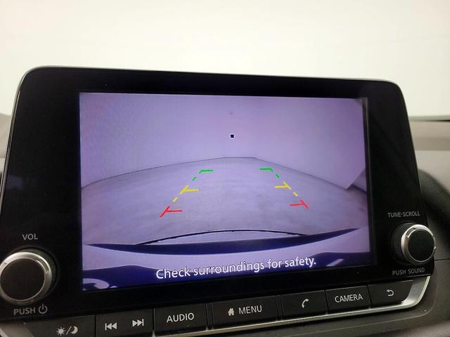 Photo of 2022 White Nissan Rogue