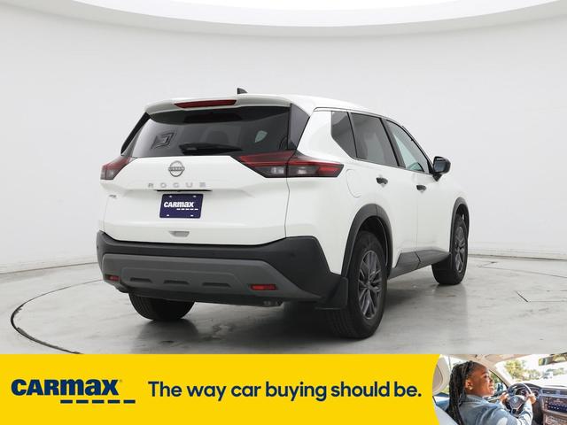 Photo of 2022 White Nissan Rogue