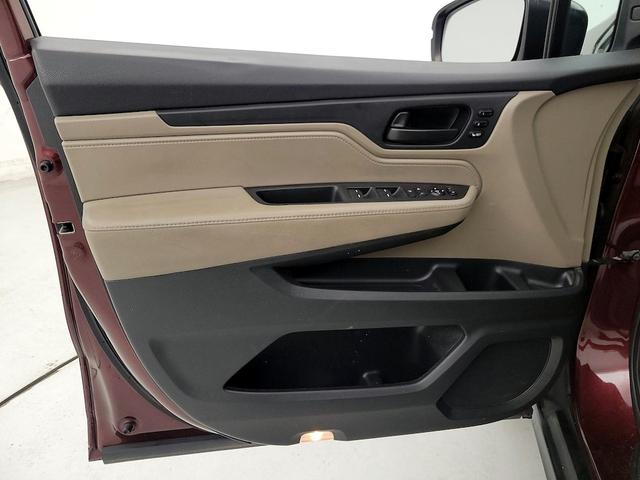 Photo of 2018 Burgundy Honda Odyssey