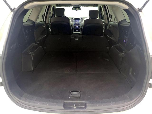 Photo of 2018 White Hyundai SANTA FE