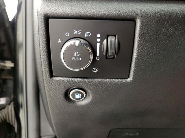 Photo of 2020 Black Jeep Grand Cherokee