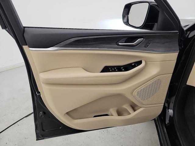 Photo of 2023 Purple Jeep Grand Cherokee L