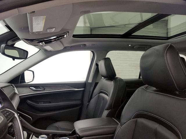 Photo of 2022 Black Jeep Grand Cherokee