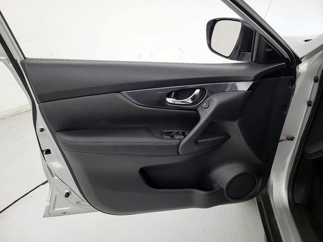 Photo of 2019 Silver Nissan Rogue