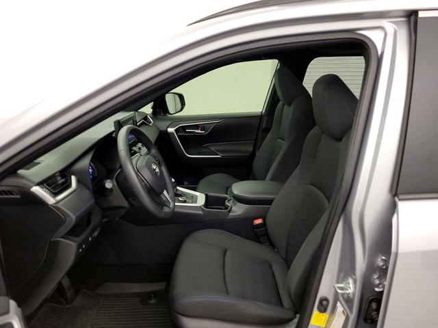 Photo of 2022 Silver Toyota RAV4 Hybrid