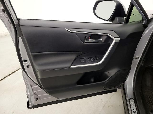 Photo of 2022 Silver Toyota RAV4 Hybrid