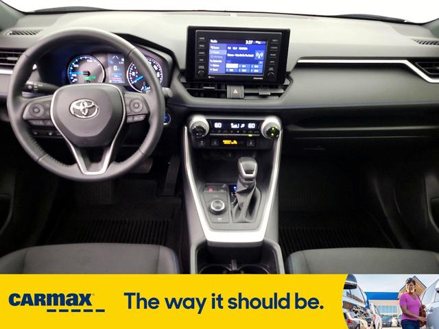 Photo of 2022 Silver Toyota RAV4 Hybrid