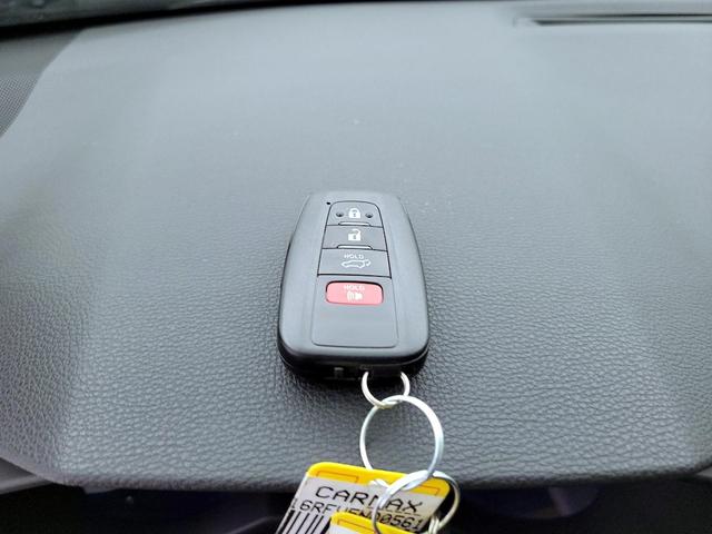 Photo of 2022 Silver Toyota RAV4 Hybrid