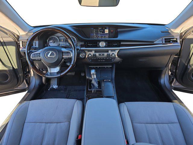 Photo of 2016 Nebula Gray Pearl Lexus ES 350