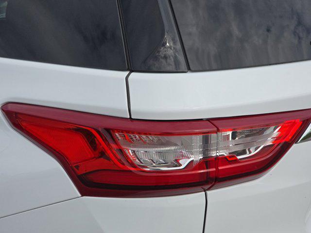 Photo of 2021 Summit White Chevrolet Traverse