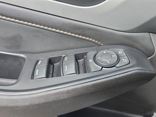 Photo of 2021 Summit White Chevrolet Traverse