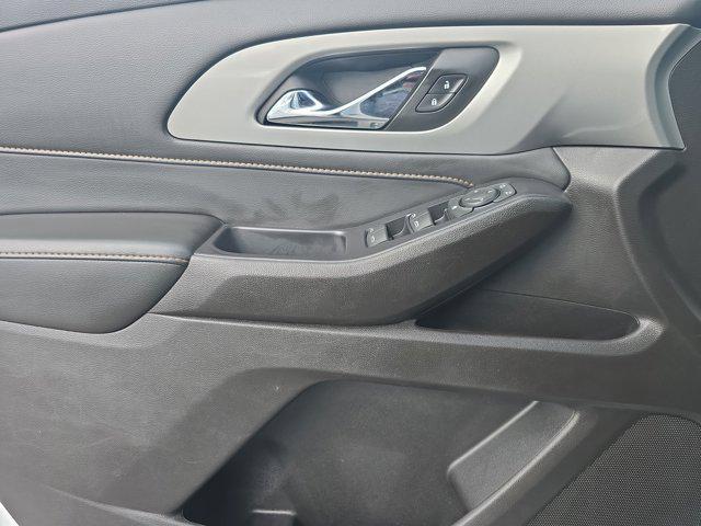 Photo of 2021 Summit White Chevrolet Traverse