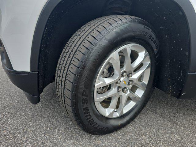 Photo of 2021 Summit White Chevrolet Traverse