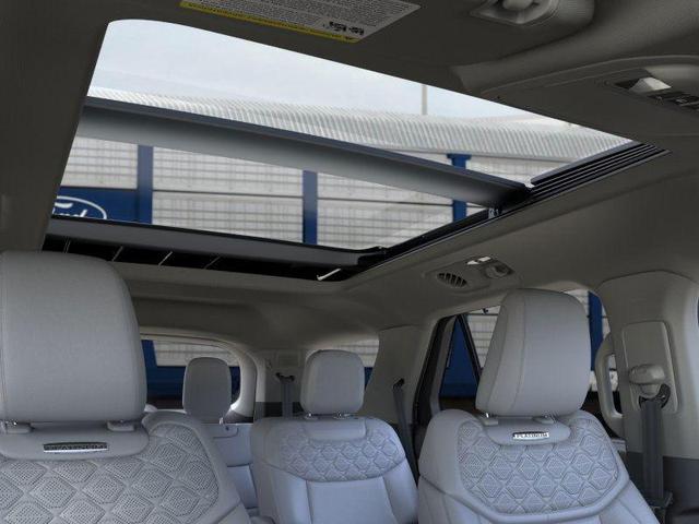 Photo of 2025 Star White Ford Explorer