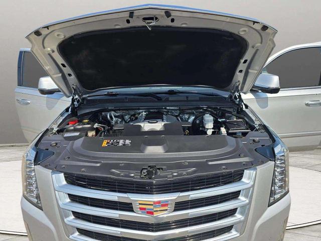 Photo of 2017 Radiant Silver Metallic Cadillac Escalade