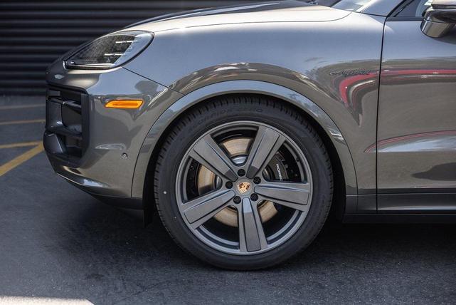 Photo of 2025 Grey Porsche Cayenne