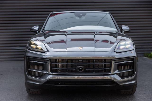 Photo of 2025 Grey Porsche Cayenne