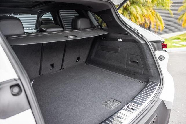 Photo of 2024 White Porsche Cayenne