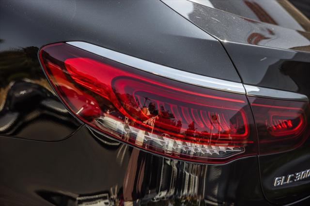 Photo of 2021 Black Mercedes-Benz GLC 300