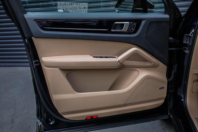 Photo of 2023 Moonlight Blue Metallic Porsche Cayenne