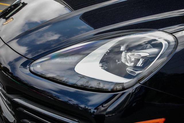 Photo of 2023 Moonlight Blue Metallic Porsche Cayenne
