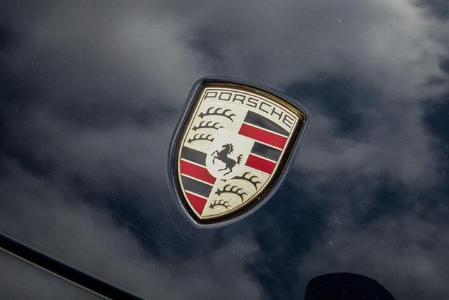 Photo of 2023 Moonlight Blue Metallic Porsche Cayenne