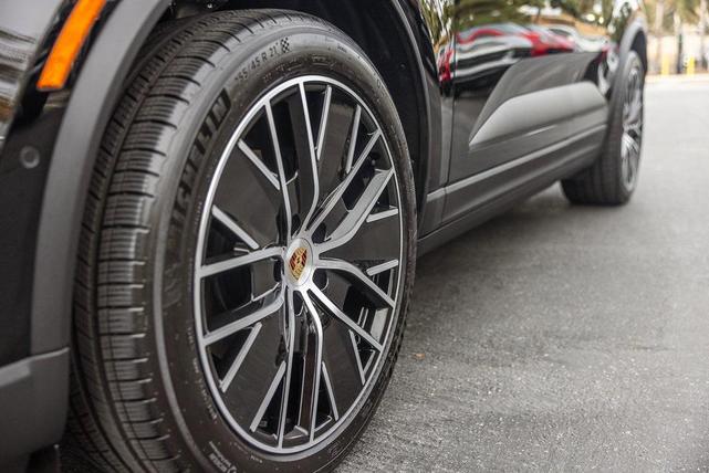 Photo of 2025 Black Porsche Macan
