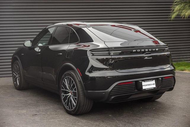 Photo of 2025 Black Porsche Macan