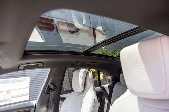 Photo of 2025 White Porsche Macan