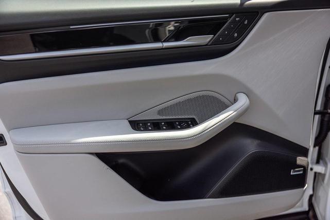 Photo of 2025 White Porsche Macan