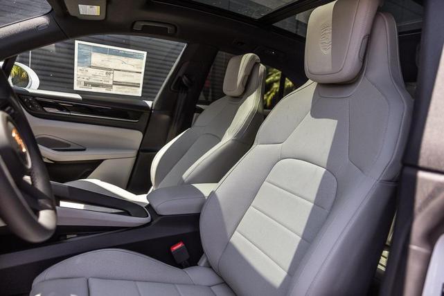 Photo of 2025 White Porsche Macan