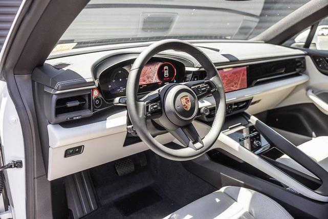 Photo of 2025 White Porsche Macan