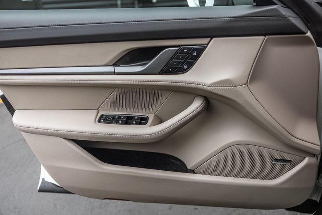 Photo of 2025 0q0q Porsche Taycan