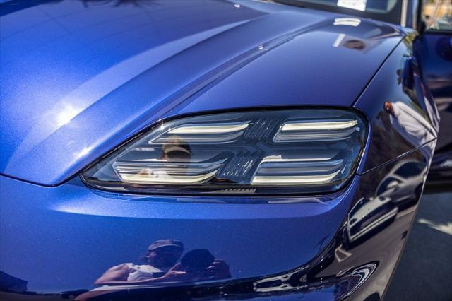 Photo of 2024 Gentian Blue Metallic Porsche Macan