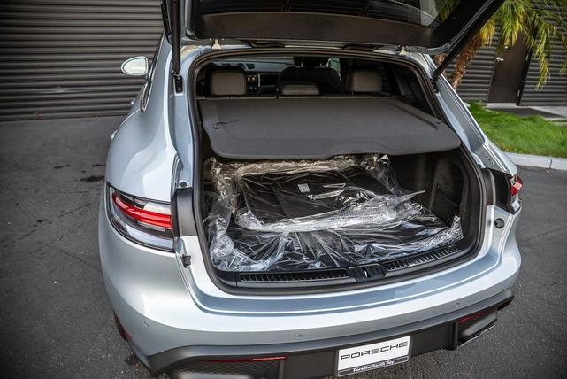 Photo of 2026 Dolomite Porsche Macan